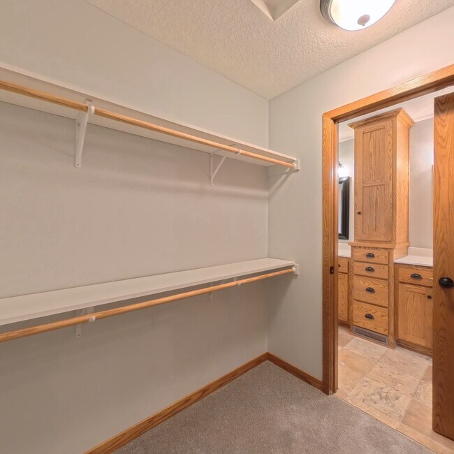 Building Photo - 11956 Castle Rock Ct N