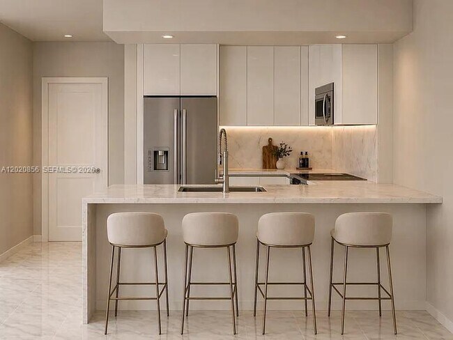 Building Photo - 6917 Collins Ave