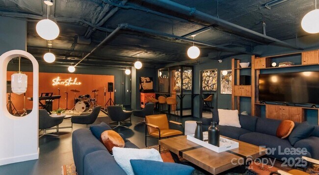 Building Photo - 650 E Brooklyn Vlg Ave