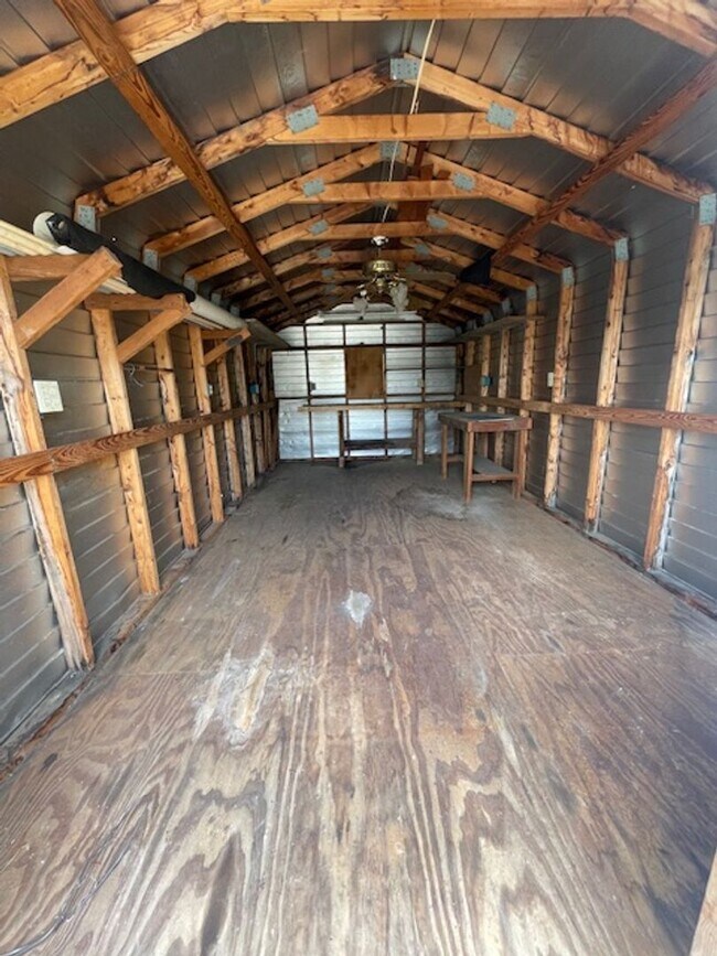 Building Photo - 4 Bed 1 Bath Home | Pet Friendly | Washer Dryer Hook Ups | Section 8 Welcome