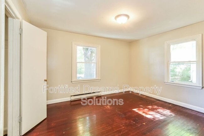 Building Photo - 1430 Marne St