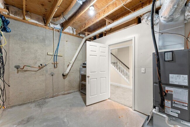 Building Photo - 2309 Wickingham Dr NE