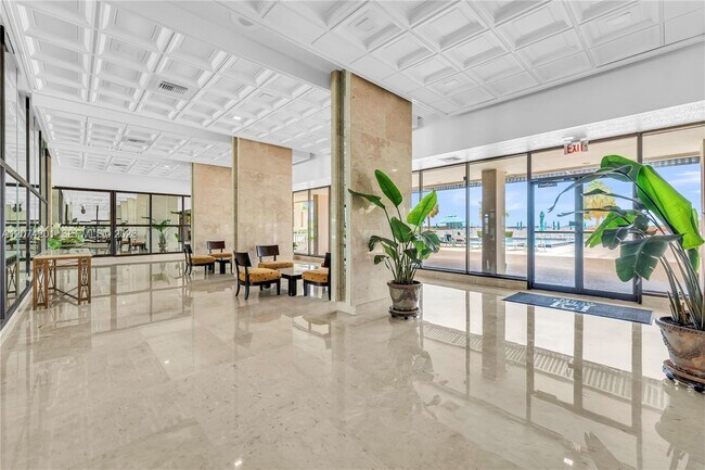 Building Photo - 300 Bayview Dr