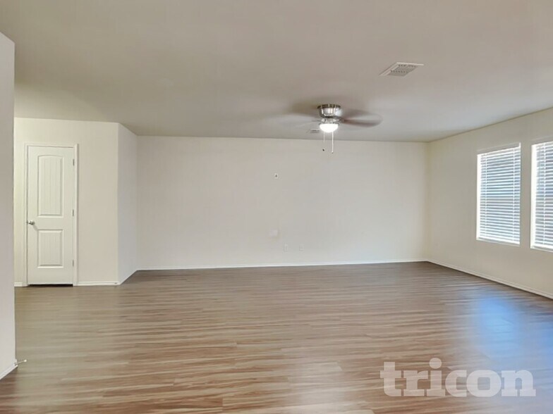 Building Photo - 5632 McClelland St