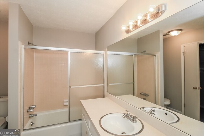 Building Photo - 3103 Skyland Dr