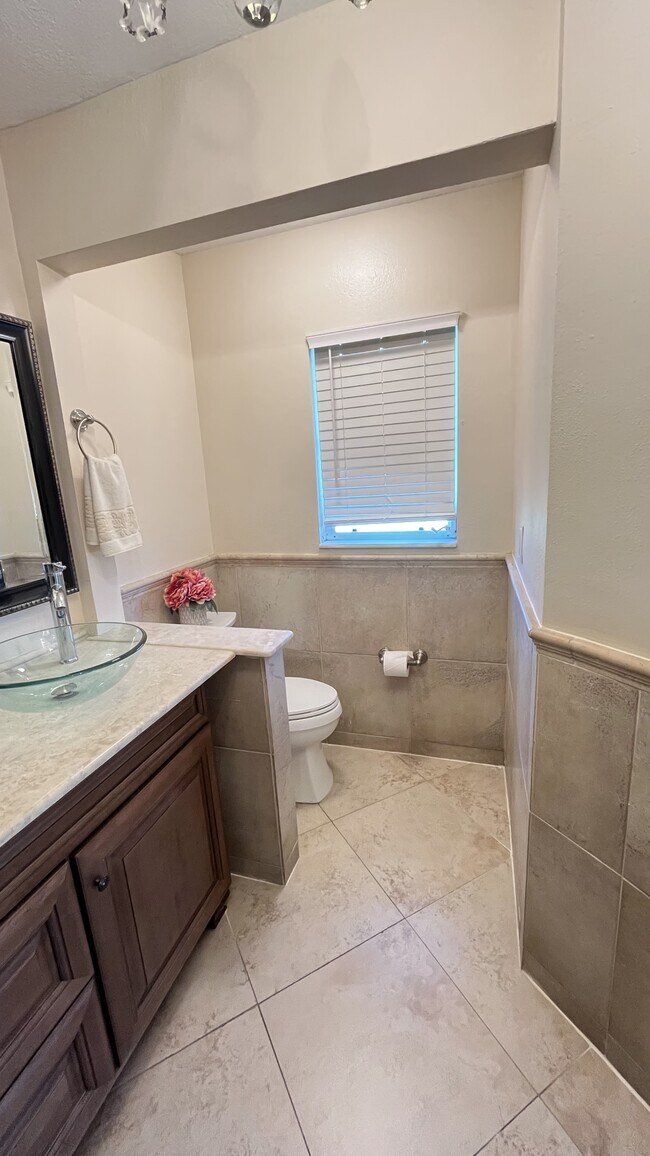 Building Photo - 213 SE 21st St