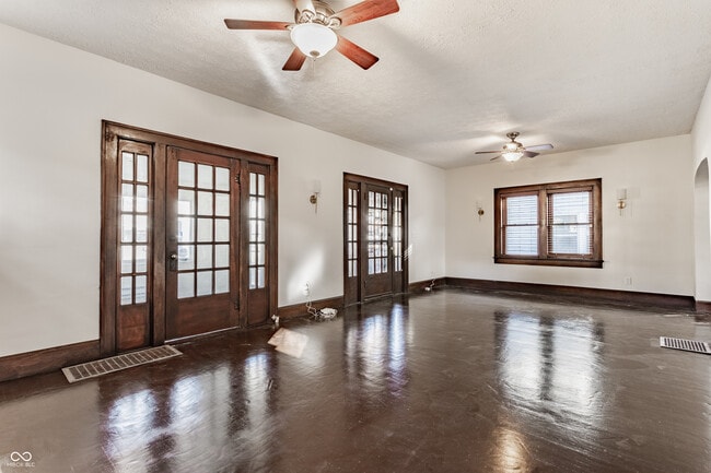 Building Photo - 1235 Tecumseh St