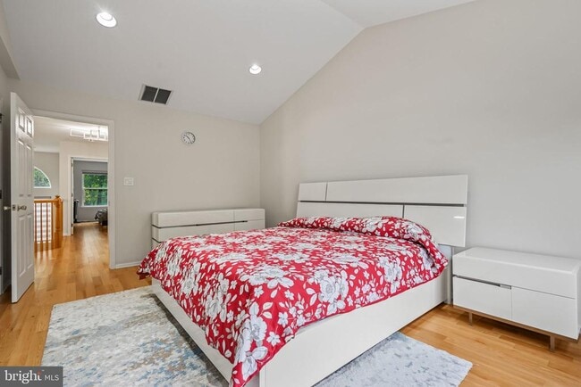 Building Photo - 204 Camelot Ct