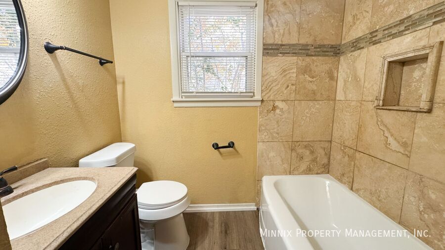 Building Photo - 3005 49th St