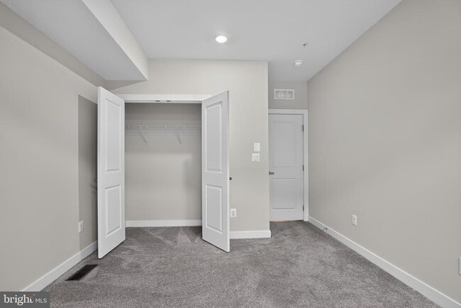 Building Photo - 13246 Lake Woodland Way