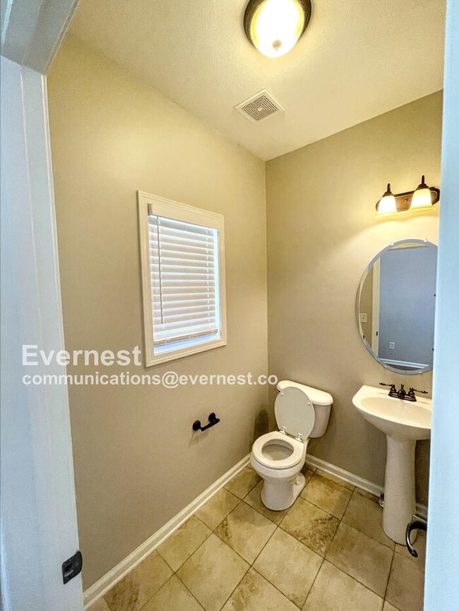 Building Photo - 1153 Chinook Cir