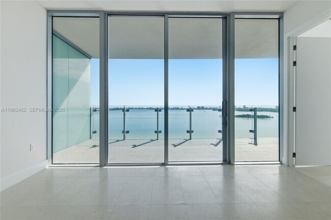 Building Photo - 700 NE 26th Terrace