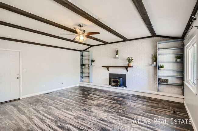 Building Photo - 1413 Tesla Dr