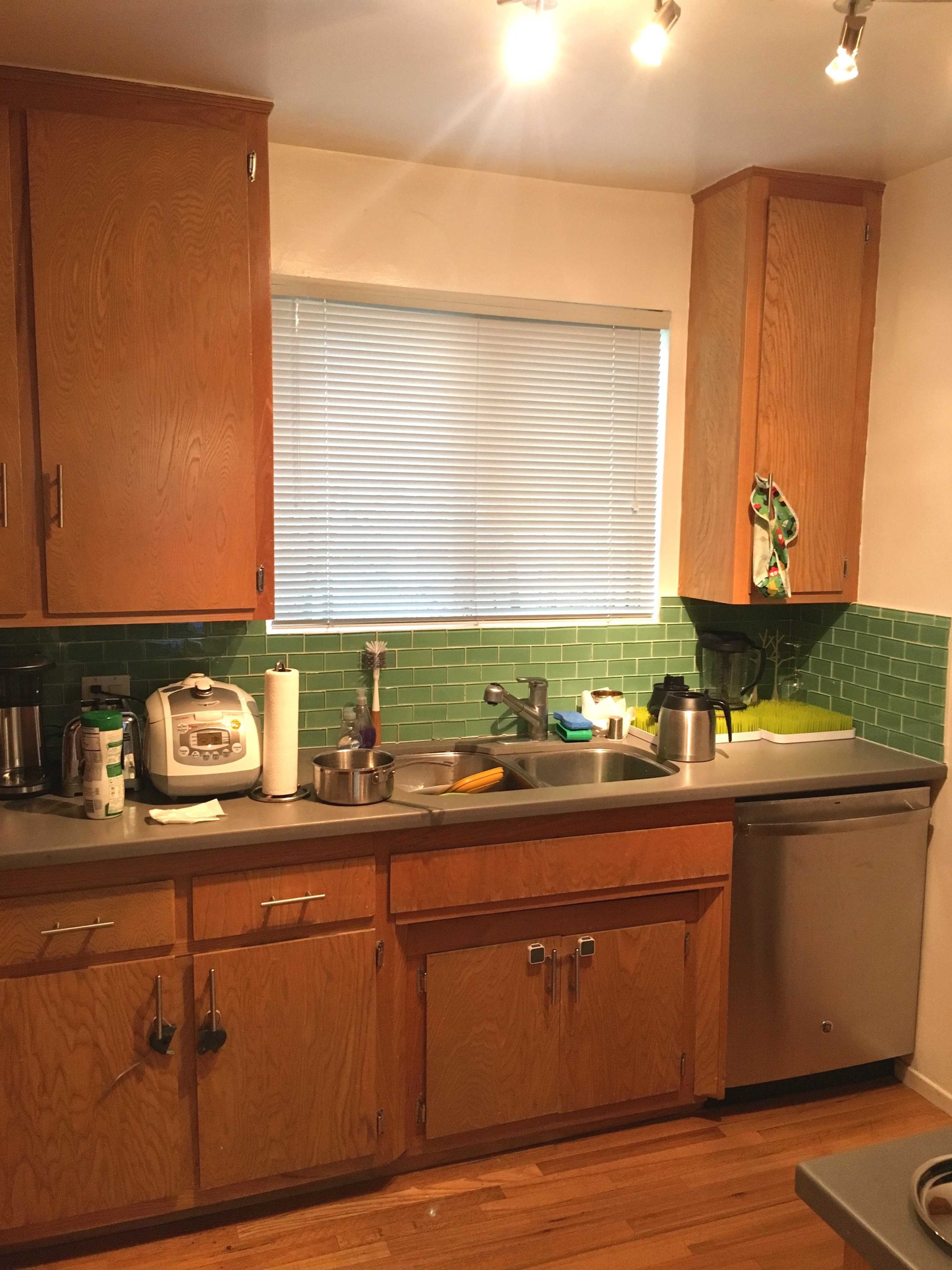 Kitchen - 11732 Dorothy St