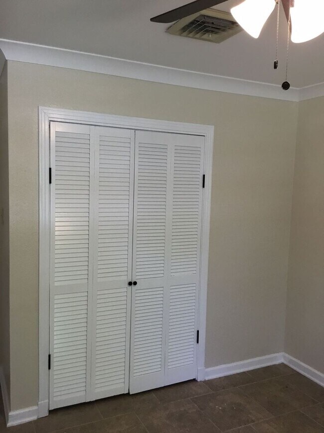 Building Photo - GORGEOUS 4/3 BROADMOOR HOME-UPDATED-MUST SEE