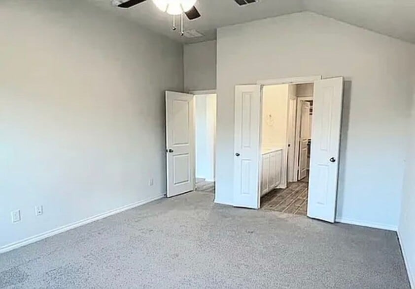Building Photo - 5825 Brookville Dr