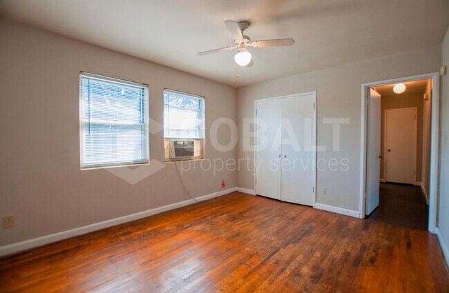 Building Photo - 954 St Charles Ave NE