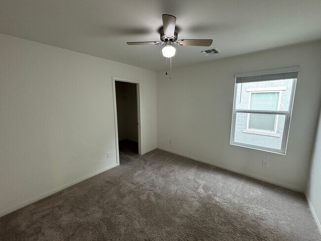 Building Photo - Beautiful 5-Bedroom, 4.5-Bath Home with St...