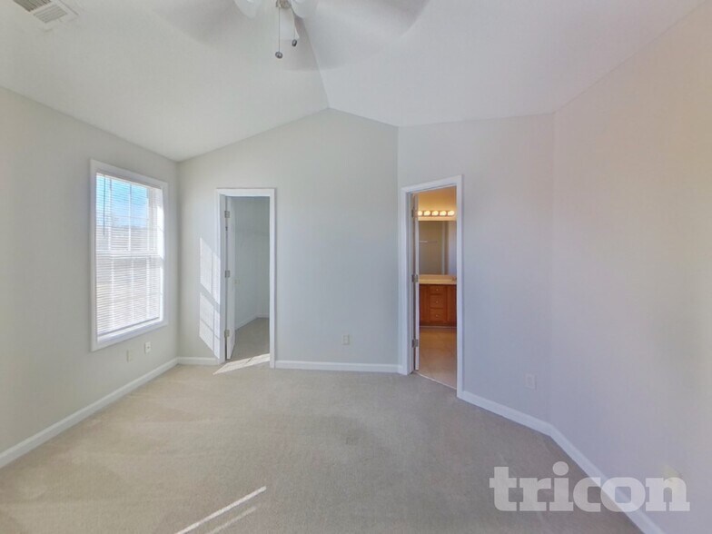 Building Photo - 7955 Streamside Ln