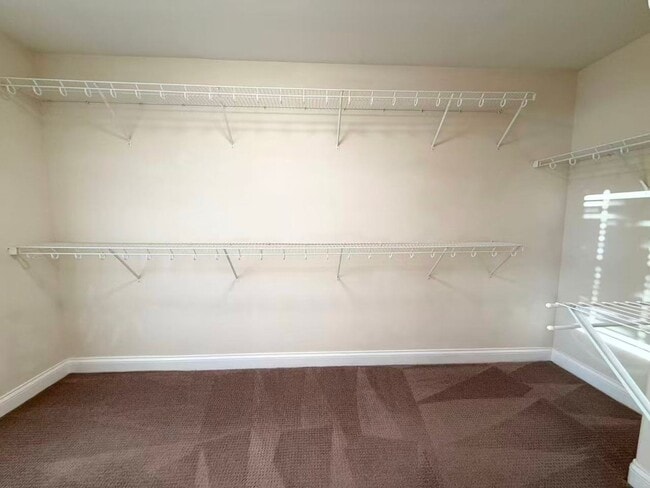 Building Photo - Lovely move-in ready Summerlin community with 3 bedrooms and 2.5 baths House