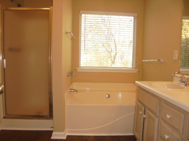 Building Photo - 92 Mosswood Ct