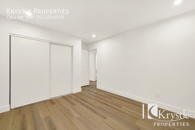 Building Photo - Available Now! lower level unit