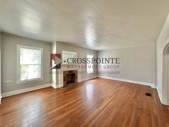 Building Photo - College Ave Triplex