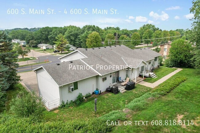 Building Photo - 2 bedroom/ 1 bath apartment in Deerfield, WI