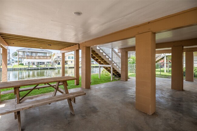 Building Photo - 901 Bonita Dr
