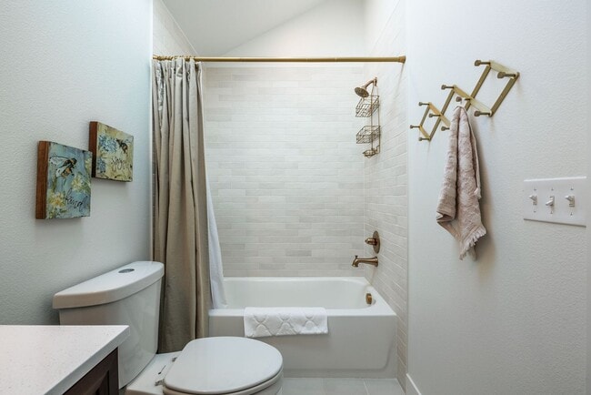 Building Photo - Beautifully remodeled bungalow