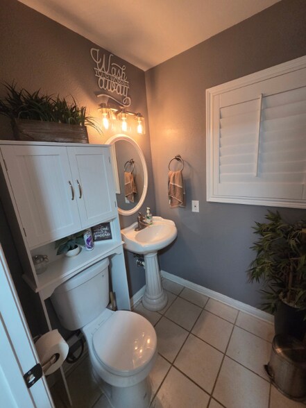 Building Photo - 22 Ridge Crest Cir