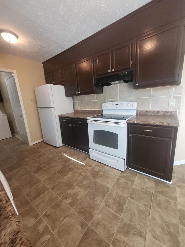 Building Photo - 7281 Pebblebrook Dr