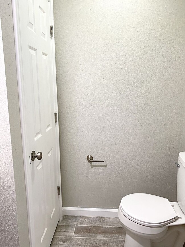 Building Photo - 5941 Bedford Dr