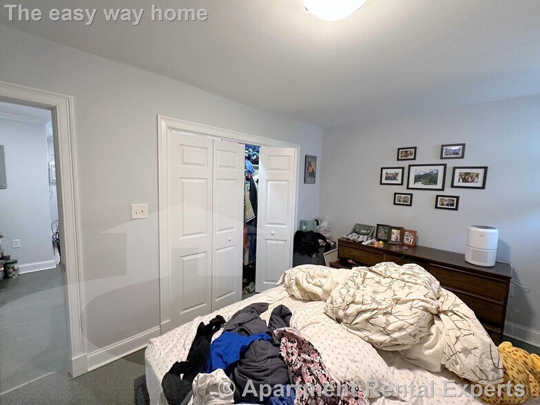 Building Photo - 164 Charles St