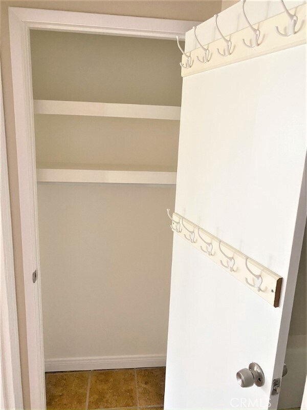 Building Photo - 250 Cliff Dr