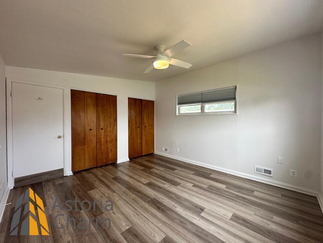 Building Photo - Spacious 4 Bedroom + Den Home with Private...