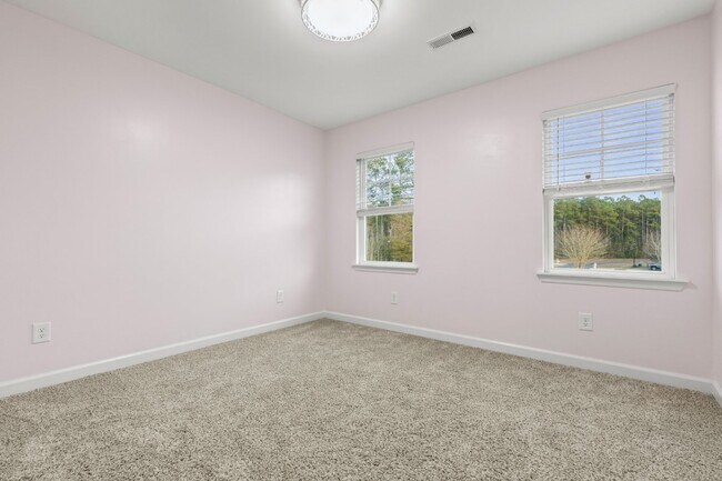 Building Photo - Evans Crossing