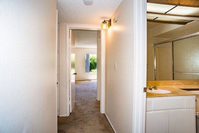 Building Photo - Great 2-bedroom condo in San Marcos availa...