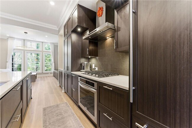 Building Photo - 2910 Hermance Dr NE