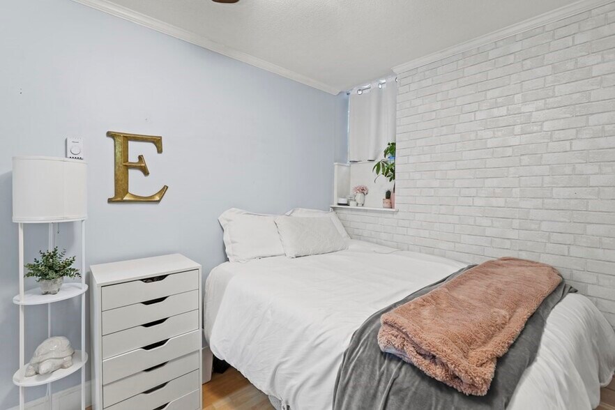 Building Photo - 26 Boston St