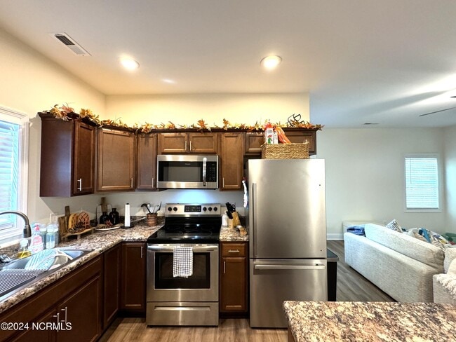 Building Photo - 148 Broadleaf Dr