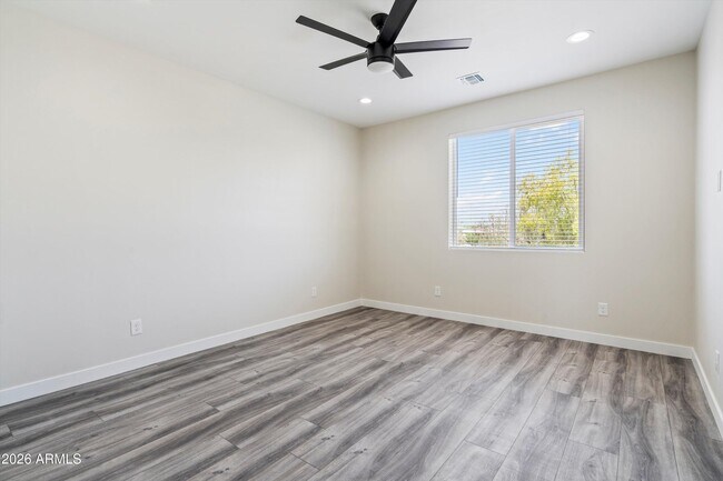 Building Photo - 1642 E Monte Vista Rd