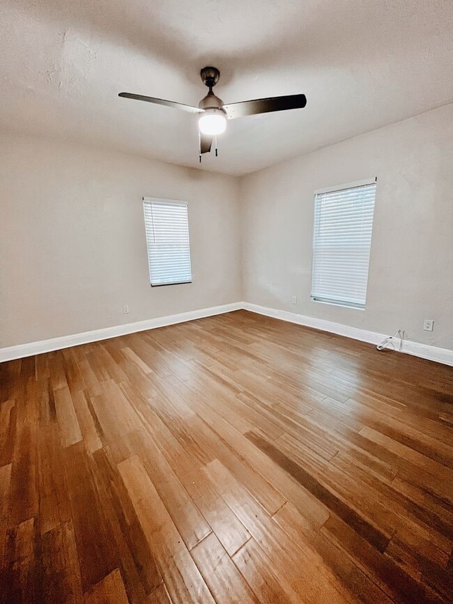 Building Photo - 3/2 Historic Home Available NOW!