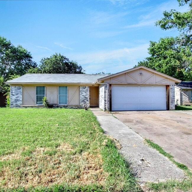 Primary Photo - 3901 Royal Crest Dr