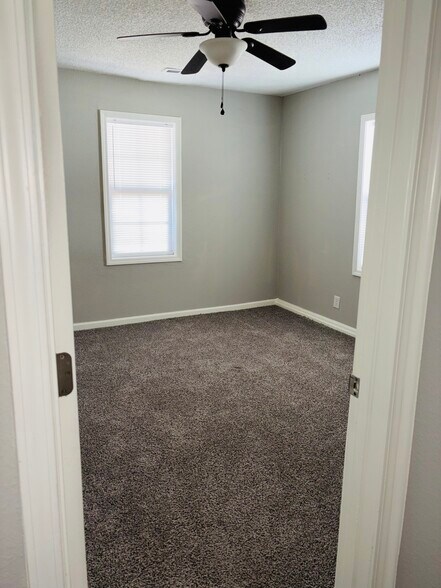 bedroom - 709 SW Ward Rd