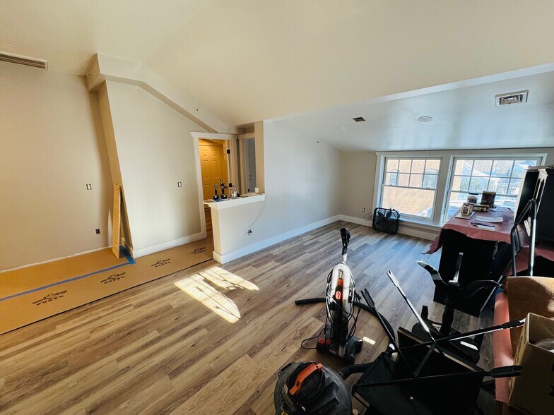 Building Photo - 34 Church St