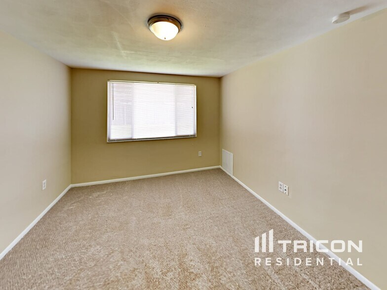 Building Photo - 3679 Rockaway Dr