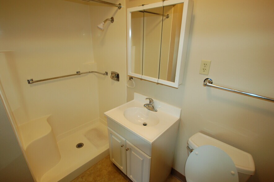 Building Photo - 109 5th Ave SE