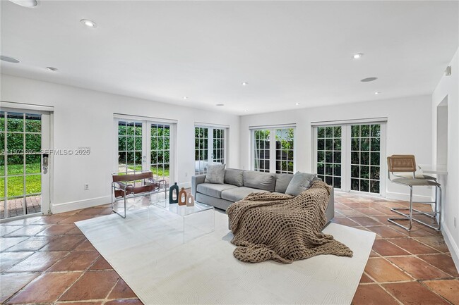 Building Photo - 4150 Ventura Ave