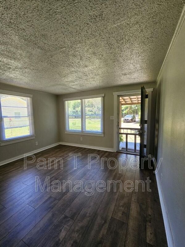 Building Photo - 9159 Ferguson Ave